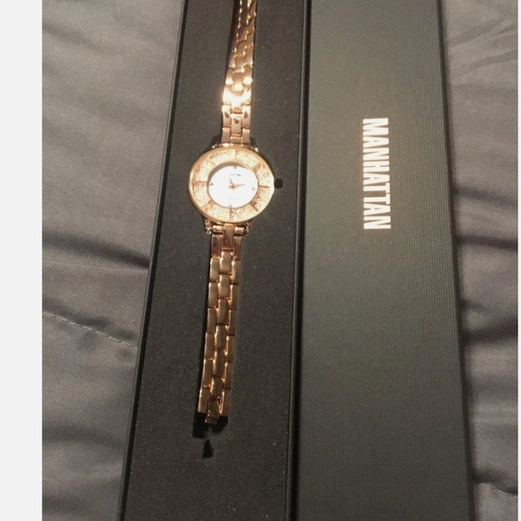 Manhattan Gold Women’s Watch – Crystal Bezel – Pre-Owned - Picture 4 of 4
